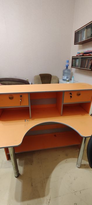 Продам стол рецепшн