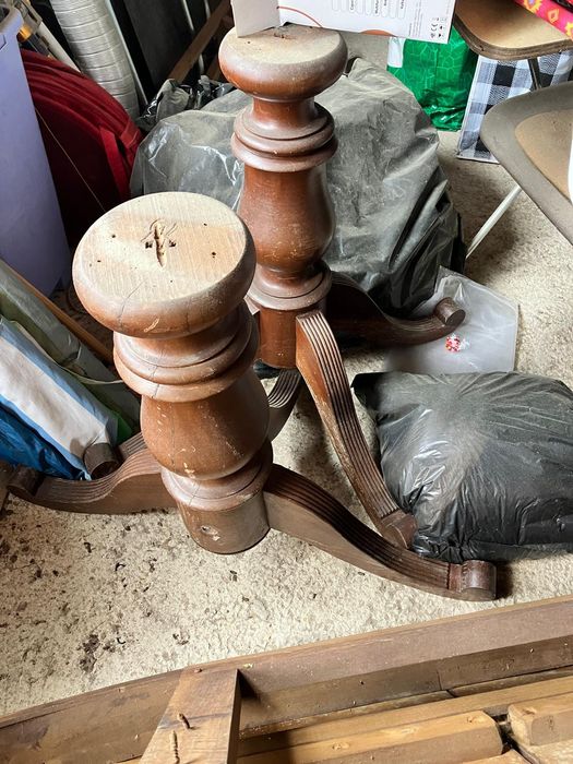 Mesa em mogno com marcas de uso64740061104513121