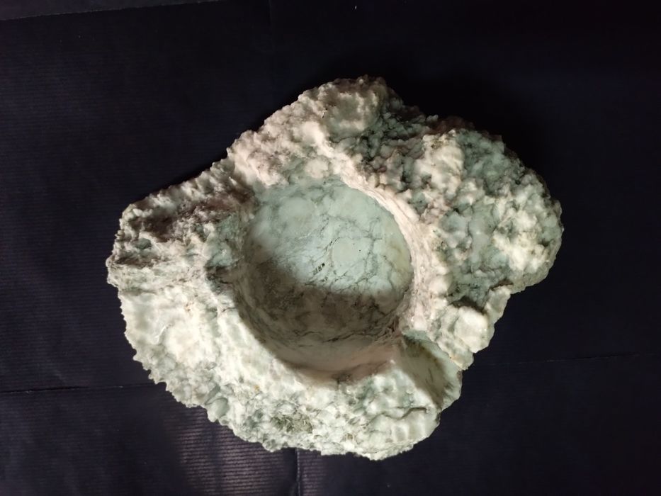 Cinzeiro em pedra com oferta isqueiro