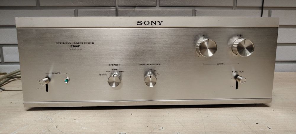 Końcówka mocy SONY TA-3200F. Hi-fi stereo