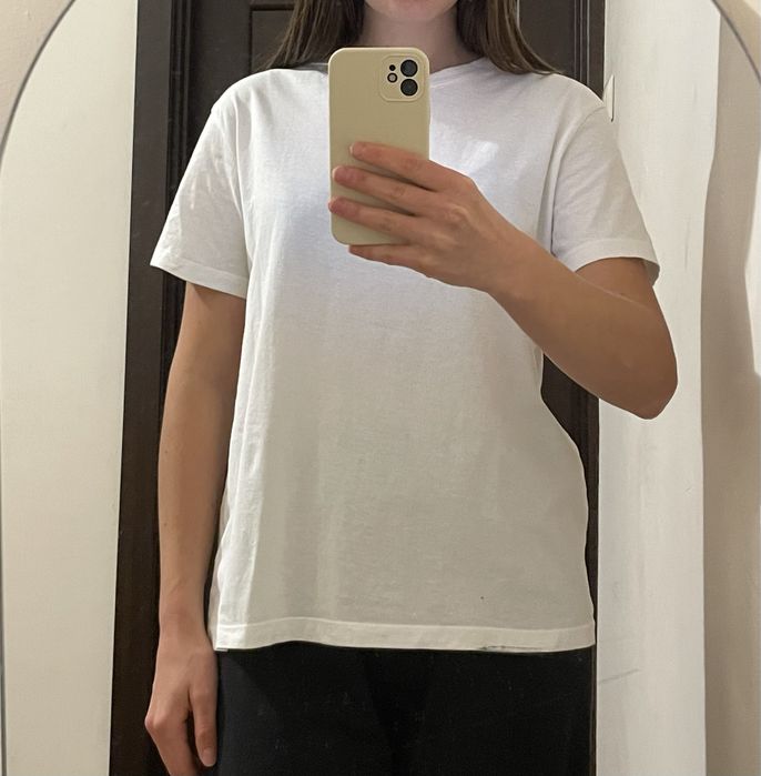 Продам  білу футболку H&M.