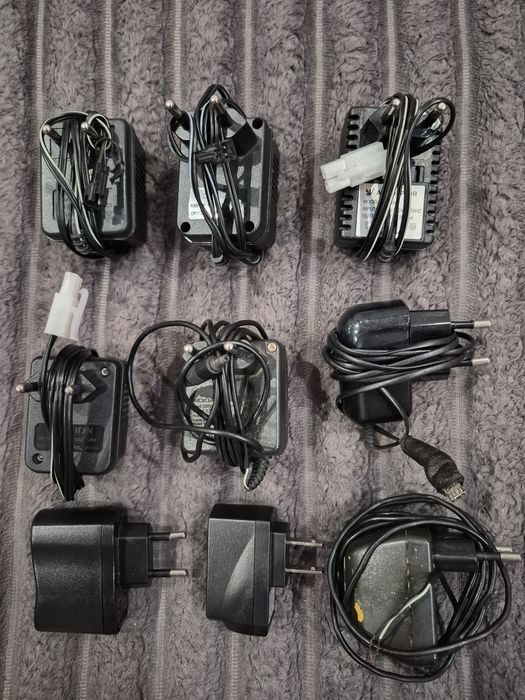 Адаптори (зарядні пристрої)