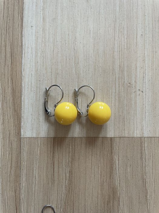 Kolczyki wiszące, zapinane, żółte kuleczki, nowe