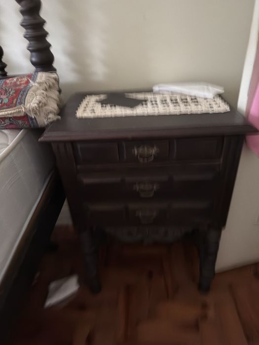 mesa de cabeceira madeira macica