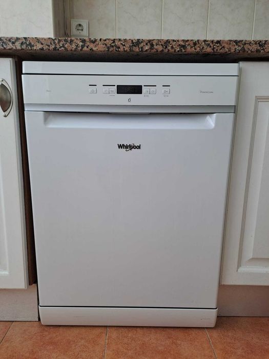 Máquina de lavar a loiça whirlpool