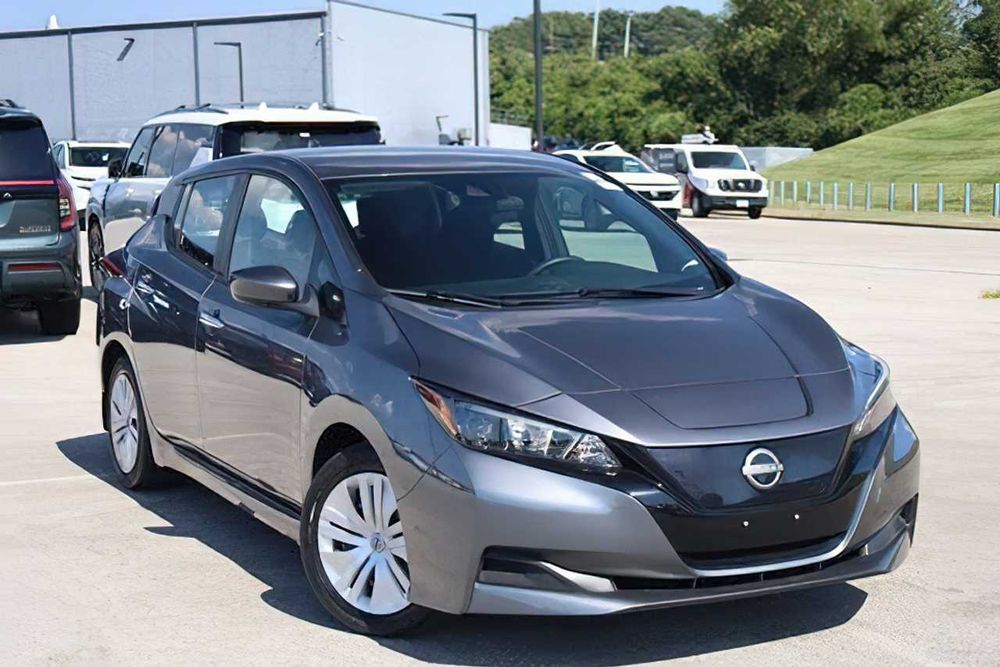 Nissan LEAF      2022