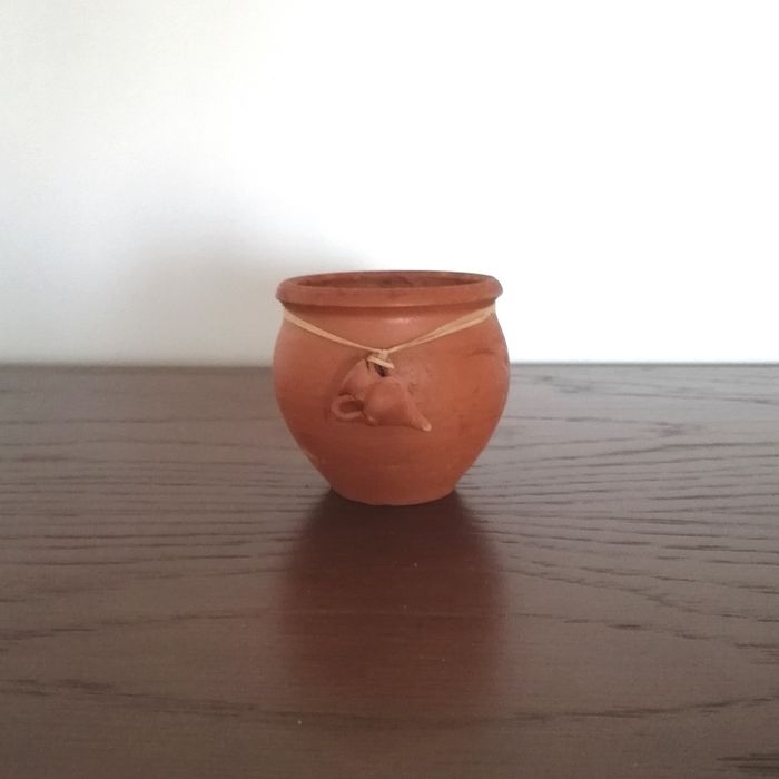 Pote decorativo artesanal em barro