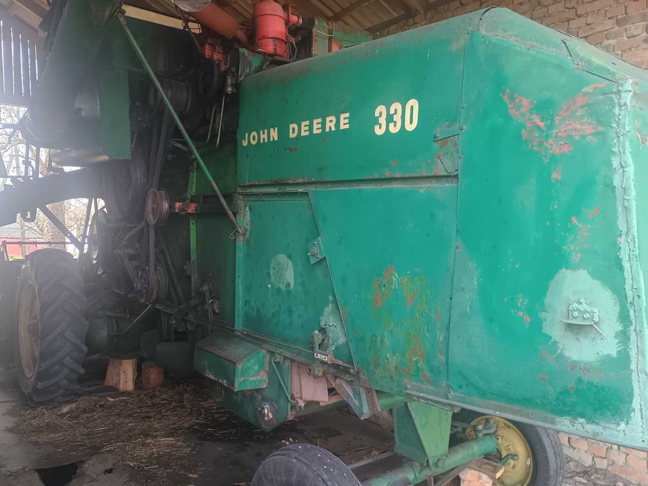 Продам комбайн , John Deere 330.