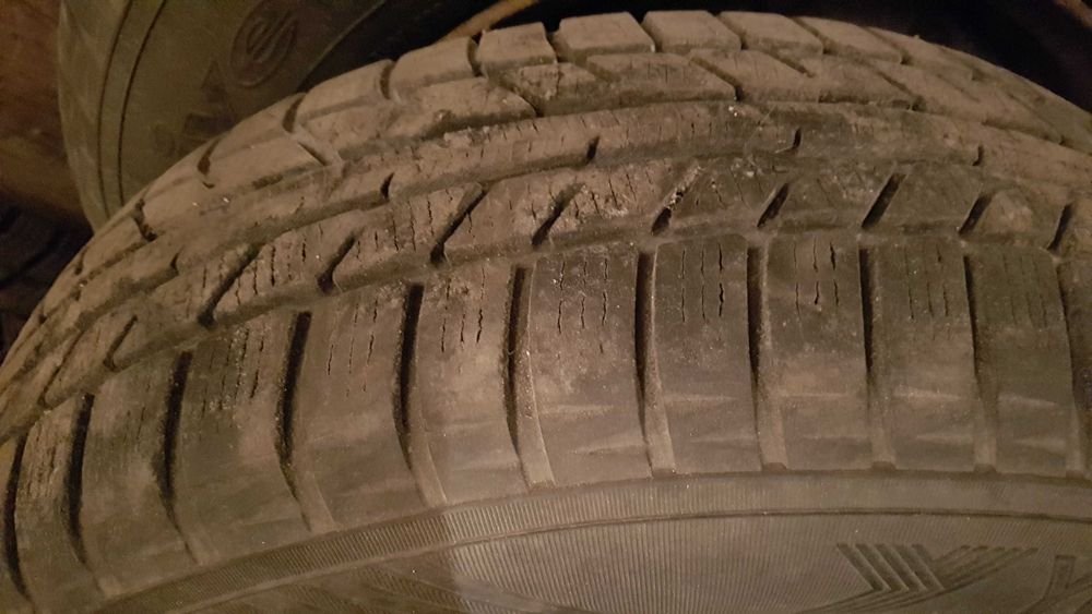 Koła 14 " Opony zimowe 185/70R14T + kołpaki