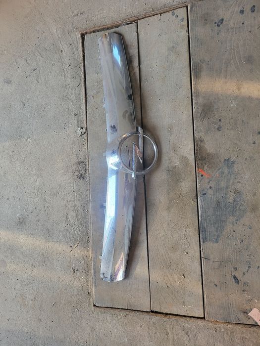 Решітка опель астра