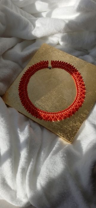 Novy naszyjnik czerwony z białym koraliki toho