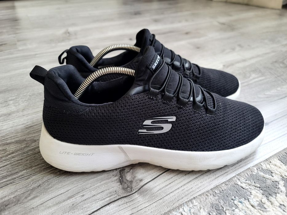продам фірмові кросівки Skechers Dynamight