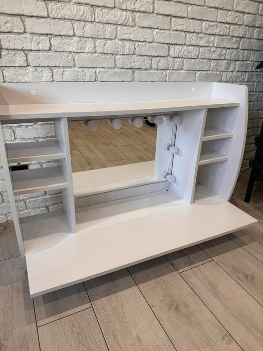 Туалетний столик