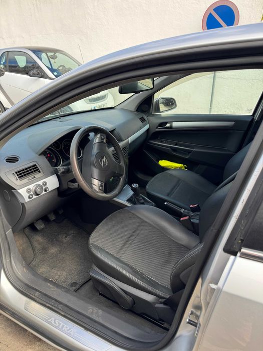 Opel Astra em bom estado.