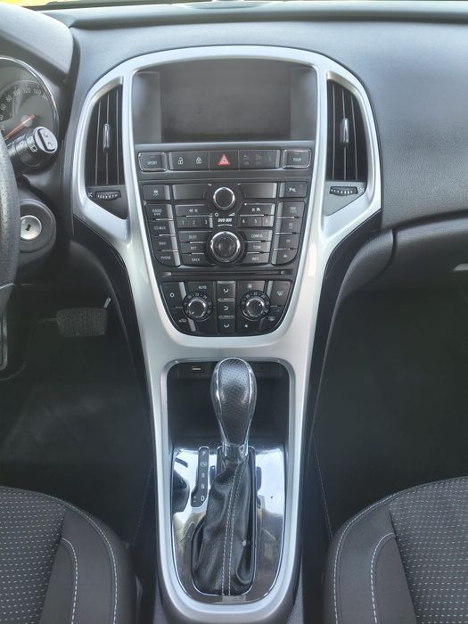 OPEL Astra  J 2010r.