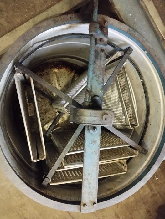 Медогонка ручна.