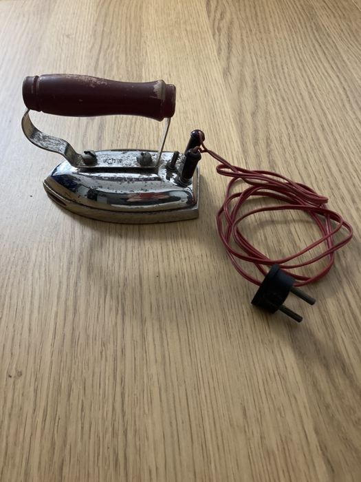 Ferro engomar antigo