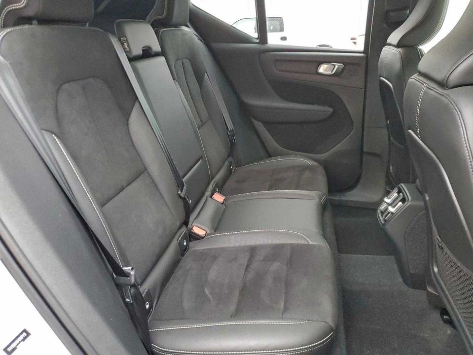 Volvo XC-40 R-Design