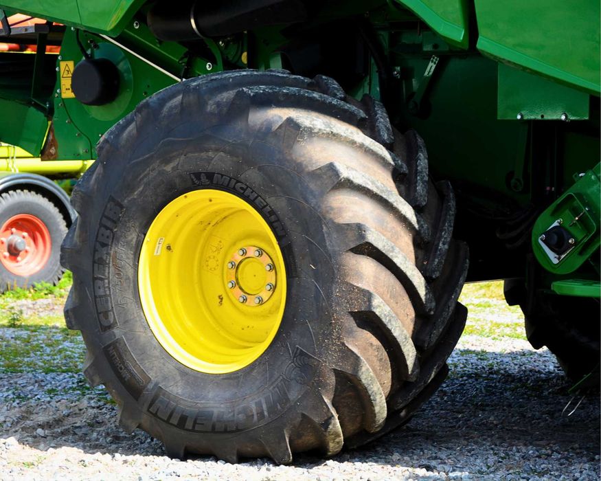 John Deere S670I