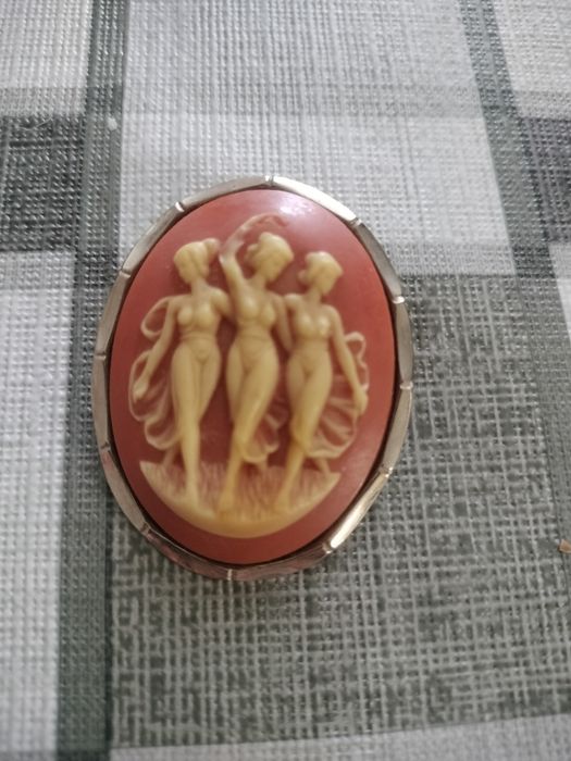 Broche vintage muito bonito.