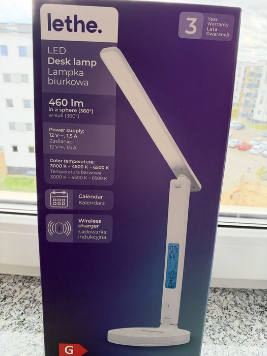 Lampka z wyswietlaczem i ladowaniem