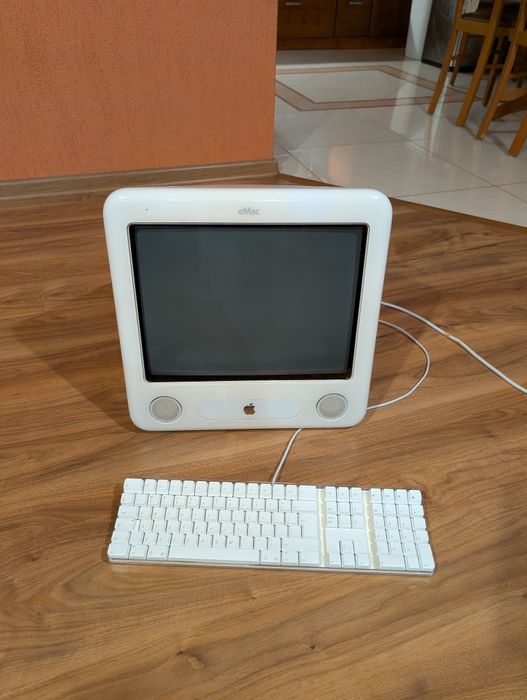 Apple eMac 2006 1.42GHz CRT