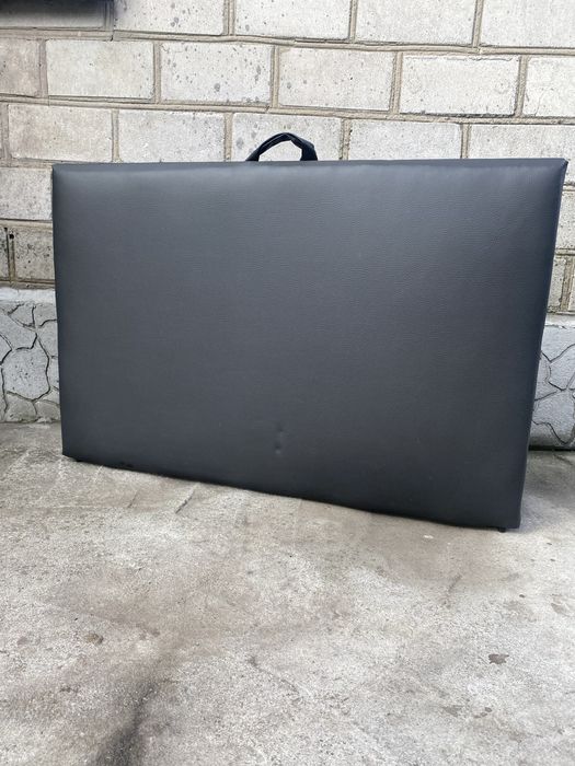 Чорна складна кушетка для массажа , нарощування вій, и перманента