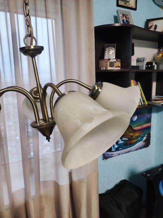 Продам люстру в кімнату