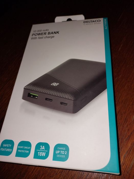 Powerbank DELTACO 10tys.mAh USB-C USB B USB-A fast charge kabel Sweden