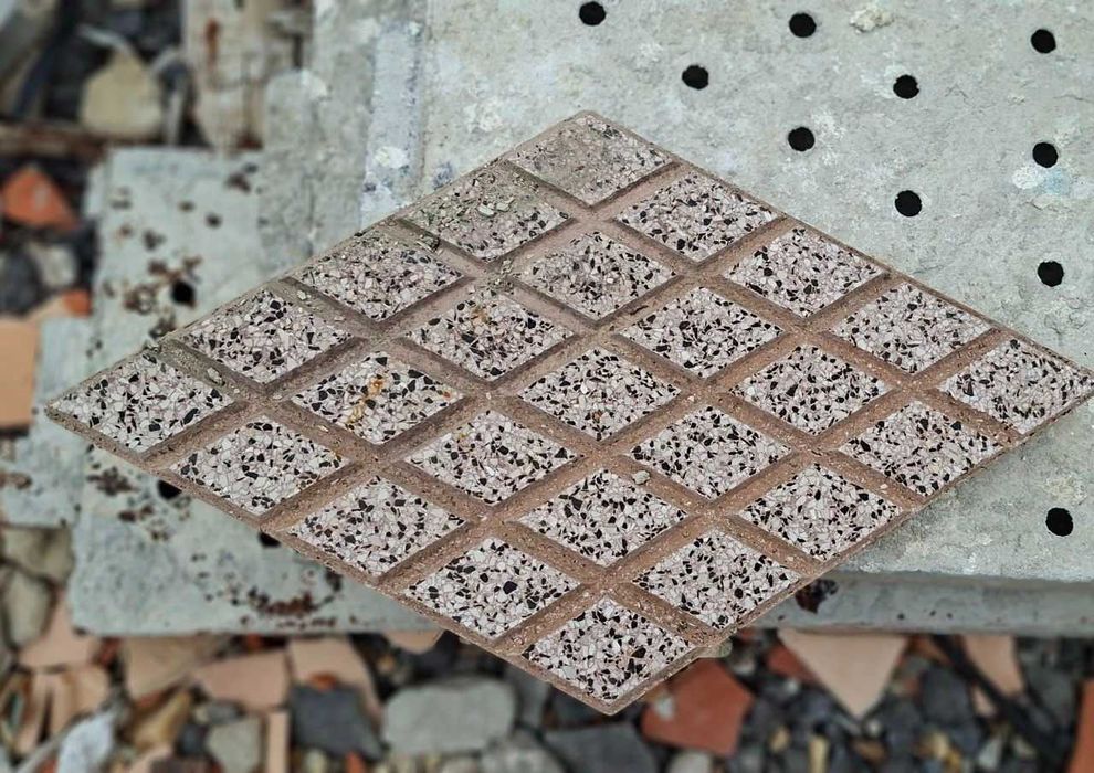 Lotes de materiais cerâmicos diversos