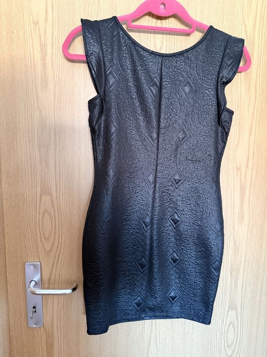 Vestido justo preto