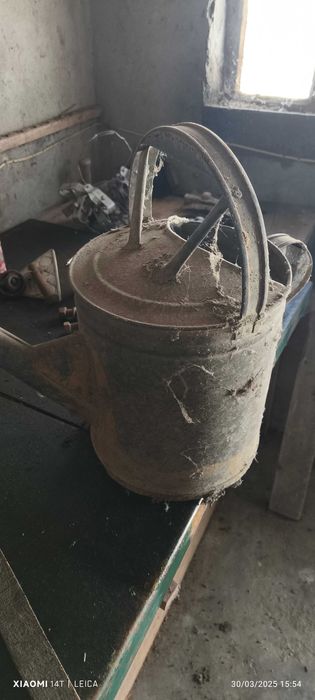 Regador antigo de chapa zincada