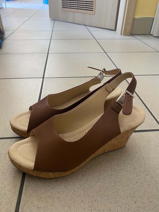 Sandaly na koturnie r.40