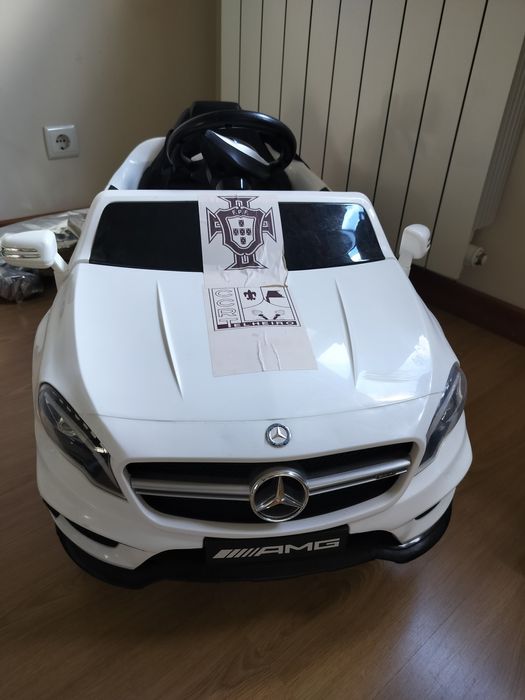 Carro eléctrico Mercedes de criança (2/5 anos)