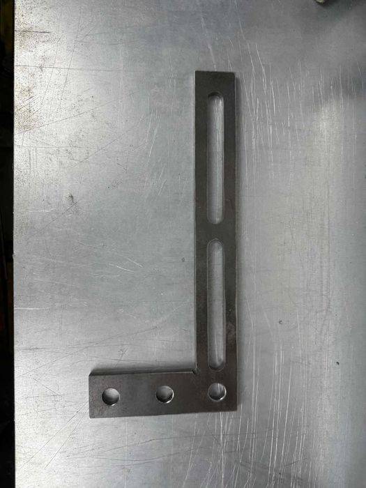 Kątownik spawalniczy regulowany 325x140x40x10 system 16 | FV