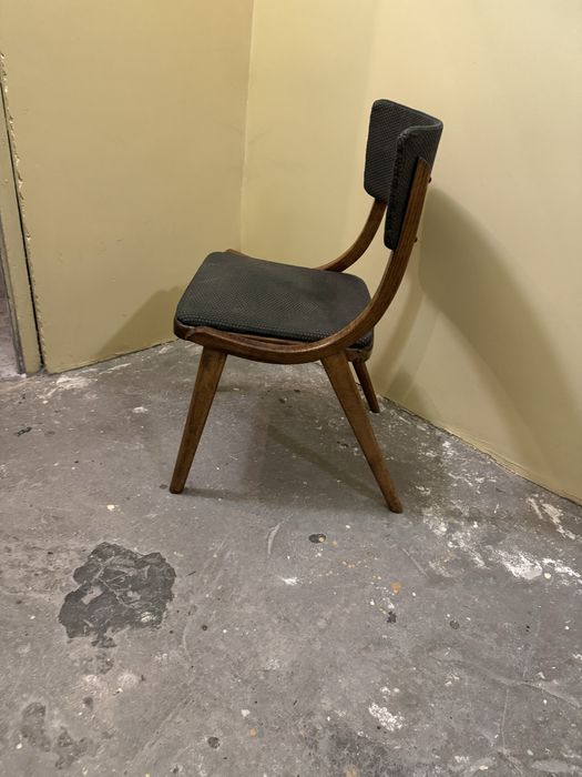 Stare krzesla lite drewno