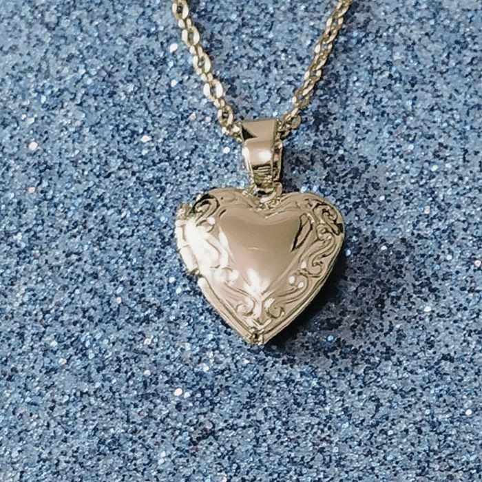 Изящный кулон-локет в форме сердца с цепочкой — сохрани самое важное!