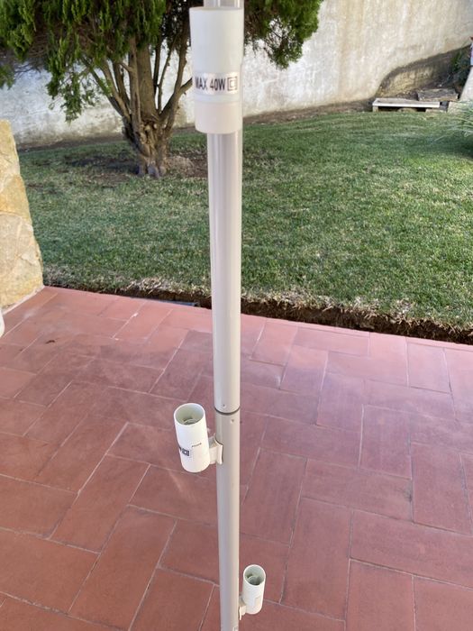 Candeeiro de pé design simples