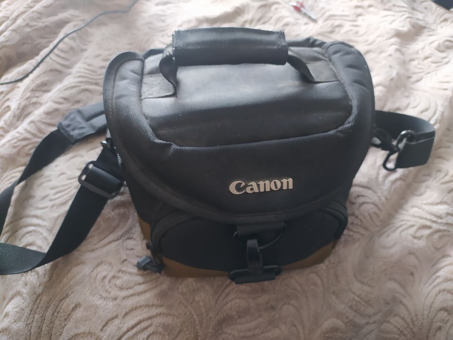 Фотоапарат Canon EOS 1300D в ідеальному стані