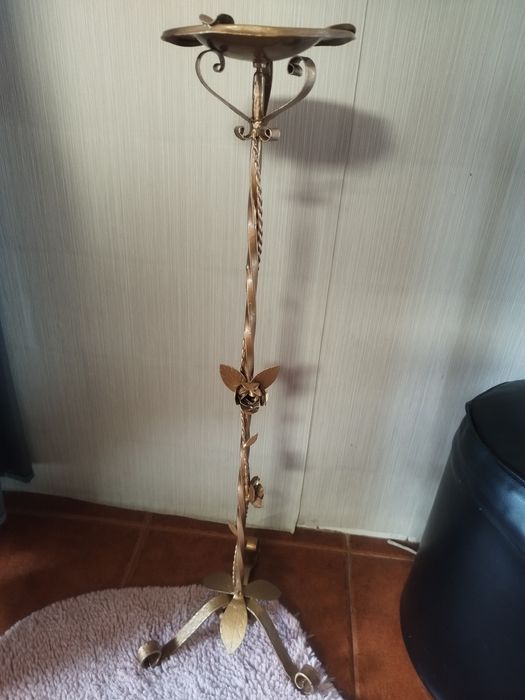 Cinzento vintage dourado