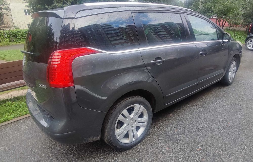 Peugeoet 5008 , **Allure!** Limited edition.