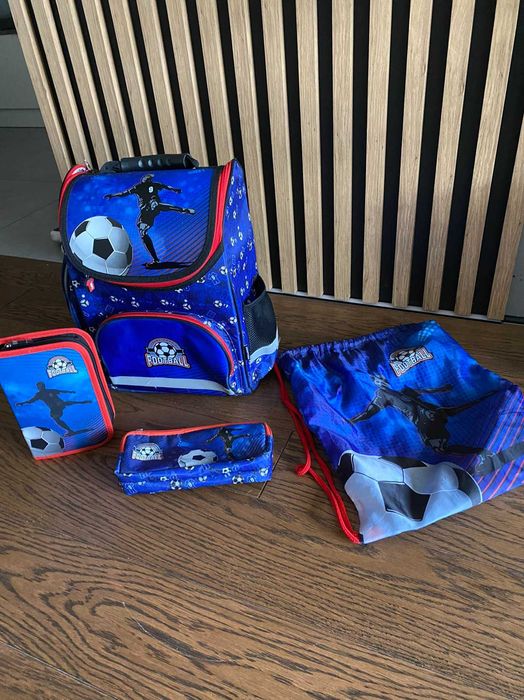 Plecak Football zestaw stan idealny piórnik worek