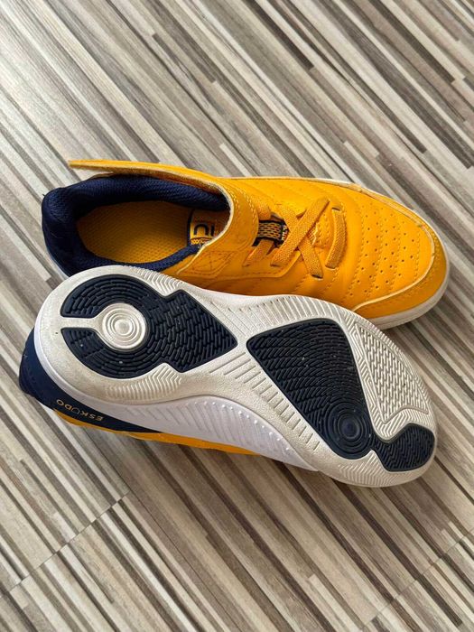 Buty do piłki nożnej halowej Kipsta ESKUDO, roz. 29