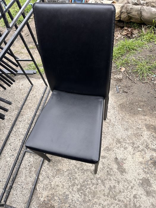 Стілець чорний кожзам
