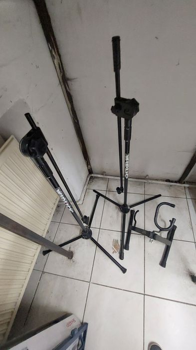 2x metalowe statywy mikrofonowe + statyw do gitary