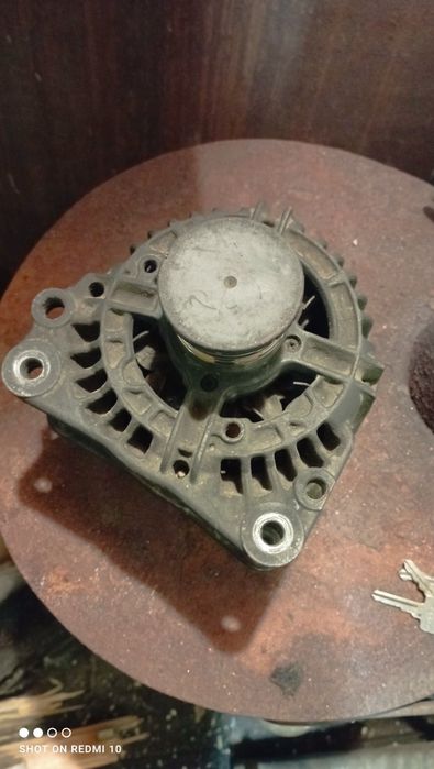 Генератор Бош Опель Віваро 1.9