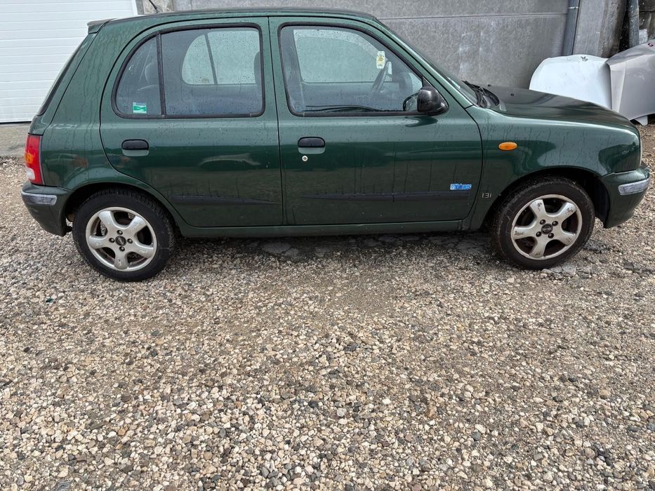 Nissan Micra K11 de 1999 para peças
