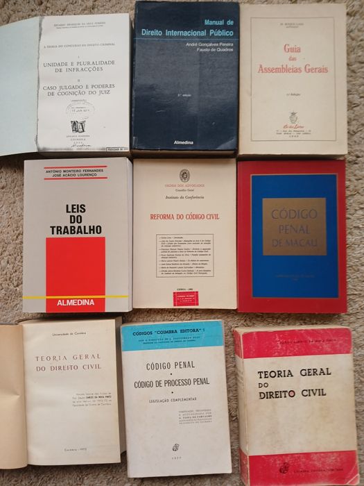 Lote de livros de direito