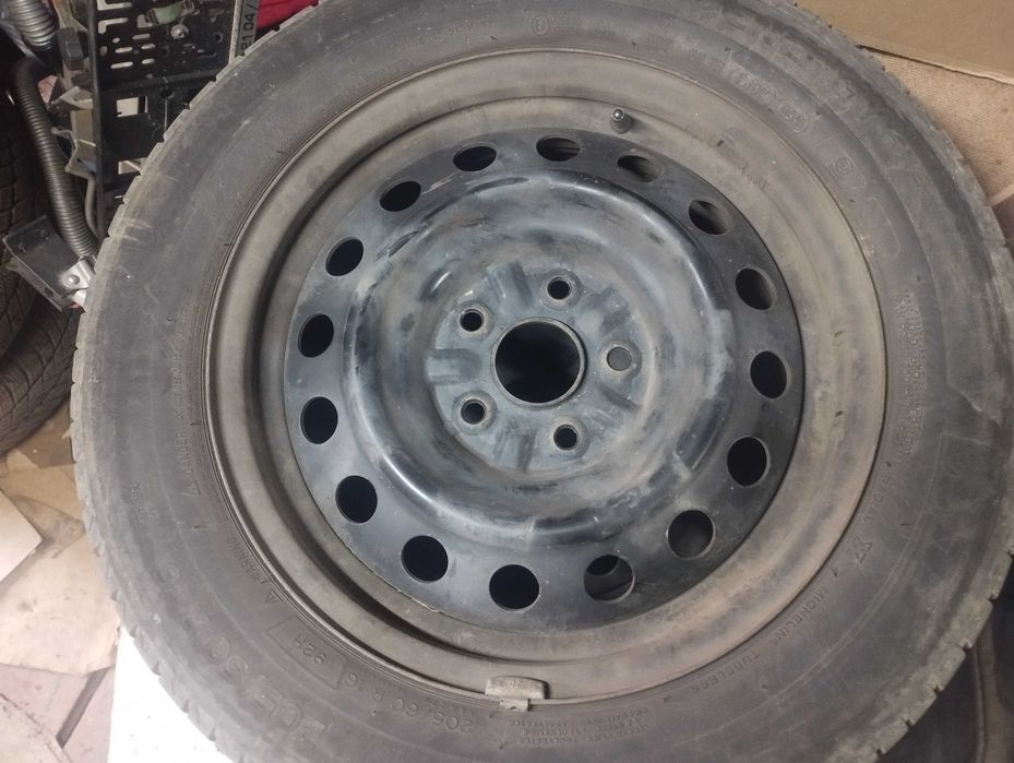 Резина з дисками Тойота ковпаки R16