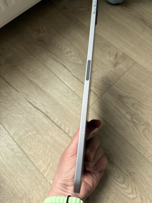 Продам iPad Pro 11” 2020, 256 GB, Wi-Fi, Space Gray, у хорошому стані.